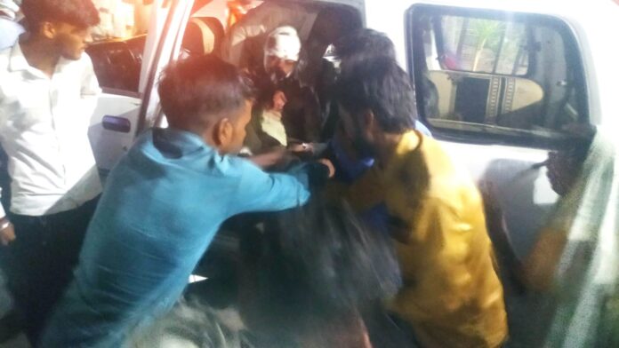 भोपाल रेफर: प्राथमिक उपचार के बाद सभी मरीजों को भोपाल भेजा गया भोपाल रेफर: प्राथमिक उपचार के बाद सभी मरीजों को भोपाल भेजा गया