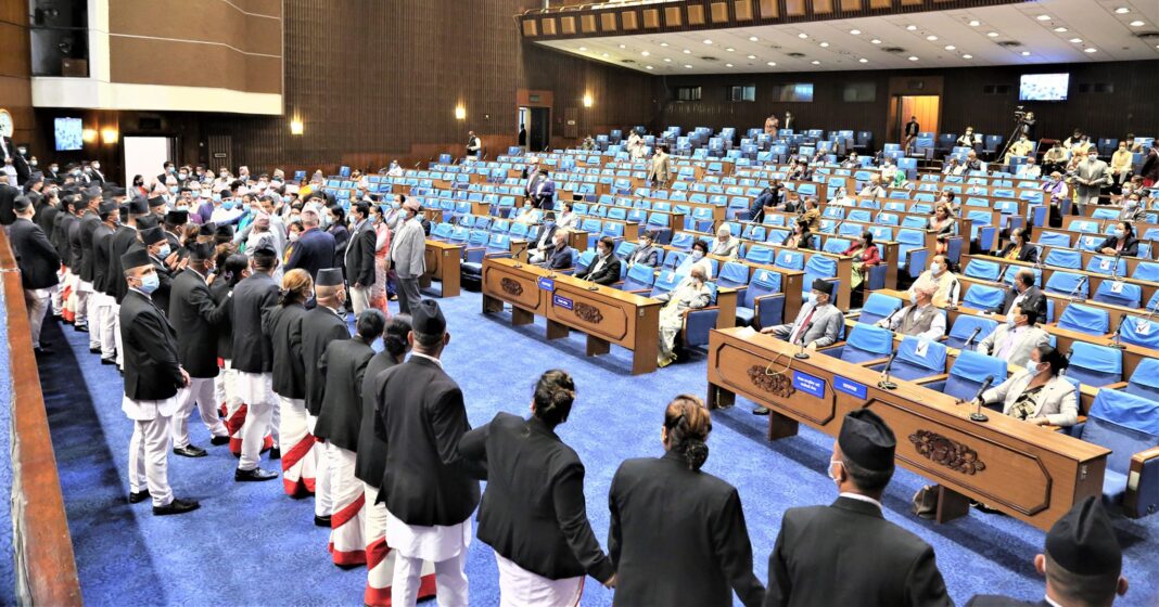 नेपाल संसद में जारी गतिरोध, विपक्ष के विरोध के बीच प्रतिनिधि सभा की बैठक मंगलवार तक स्थगित नेपाल संसद में जारी गतिरोध, विपक्ष के विरोध के बीच प्रतिनिधि सभा की बैठक मंगलवार तक स्थगित