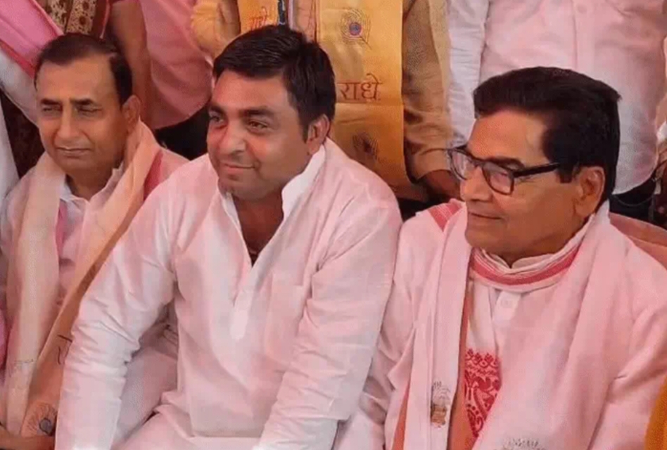 समाजवादी पार्टी के महासचिव प्रो. रामगोपाल यादव ने पत्रकारों से की बातचीत