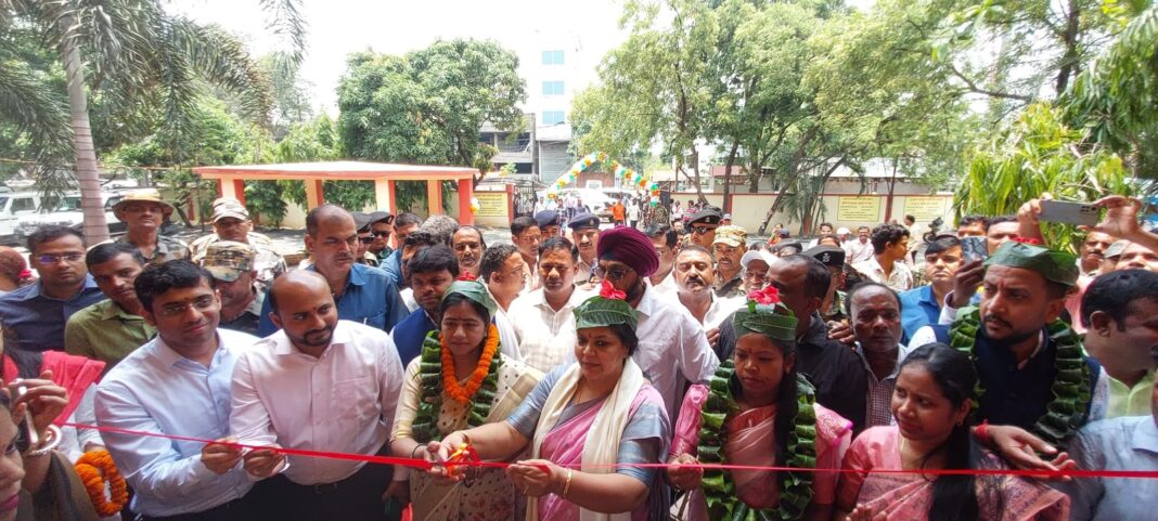 नई परियोजनाओं का उद्घाटन: मंत्री और अधिकारी ने किया शुभारंभ नई परियोजनाओं का उद्घाटन: मंत्री और अधिकारी ने किया शुभारंभ