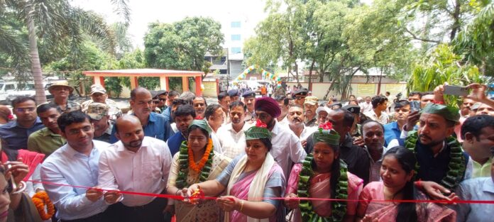 नई परियोजनाओं का उद्घाटन: मंत्री और अधिकारी ने किया शुभारंभ