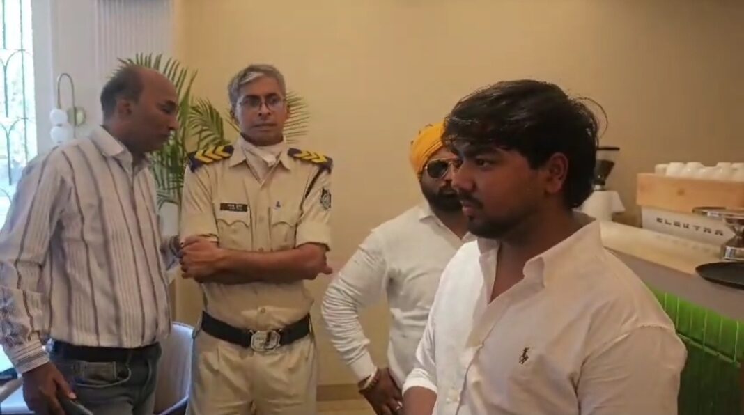 ब्लाइंड डेट इवेंट पर विवाद: विरोध के बाद आयोजकों ने कार्यक्रम को किया रद्द ब्लाइंड डेट इवेंट विवाद