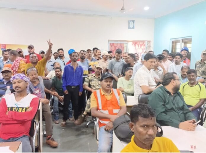 सेल प्रबंधन, प्रशासन और संयुक्त यूनियनों के प्रतिनिधियों के बीच बैठक