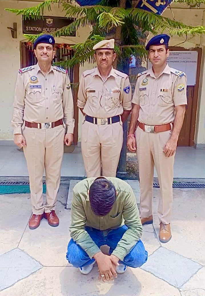 शिमला में बड़ी कार्रवाई! कार से चिट्टा और 23 हजार नकद बरामद, मंडी का युवक गिरफ्तार शिमला में बड़ी कार्रवाई! कार से चिट्टा और 23 हजार नकद बरामद, मंडी का युवक गिरफ्तार