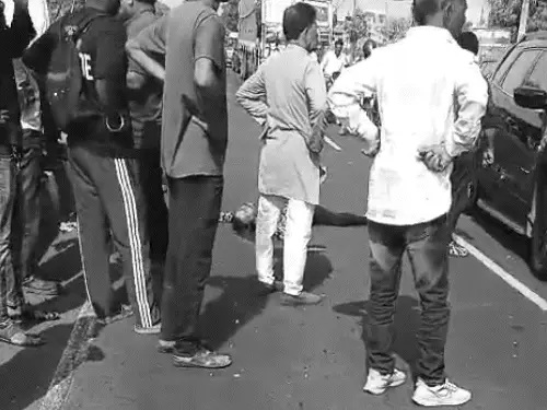 आयशर की टक्कर से पेट्रोल पंप कर्मचारी की मौत आयशर की टक्कर से पेट्रोल पंप कर्मचारी की मौत