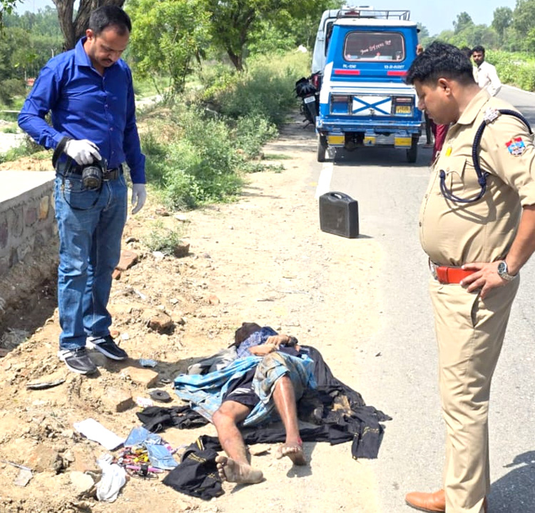 सड़क पर मिला अनजान शव