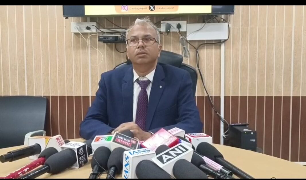 बागडोगरा एयरपोर्ट: निदेशक नावेद नाजिम ने पत्रकारों से की बातचीत बागडोगरा एयरपोर्ट: निदेशक नावेद नाजिम ने पत्रकारों से की बातचीत