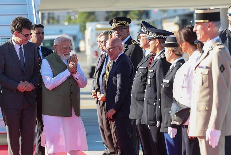 प्रधानमंत्री मोदी का फ्रांस में भव्य स्वागत: नीस में गर्मजोशी से हुआ स्वागत समारोह प्रधानमंत्री मोदी का फ्रांस में स्वागत