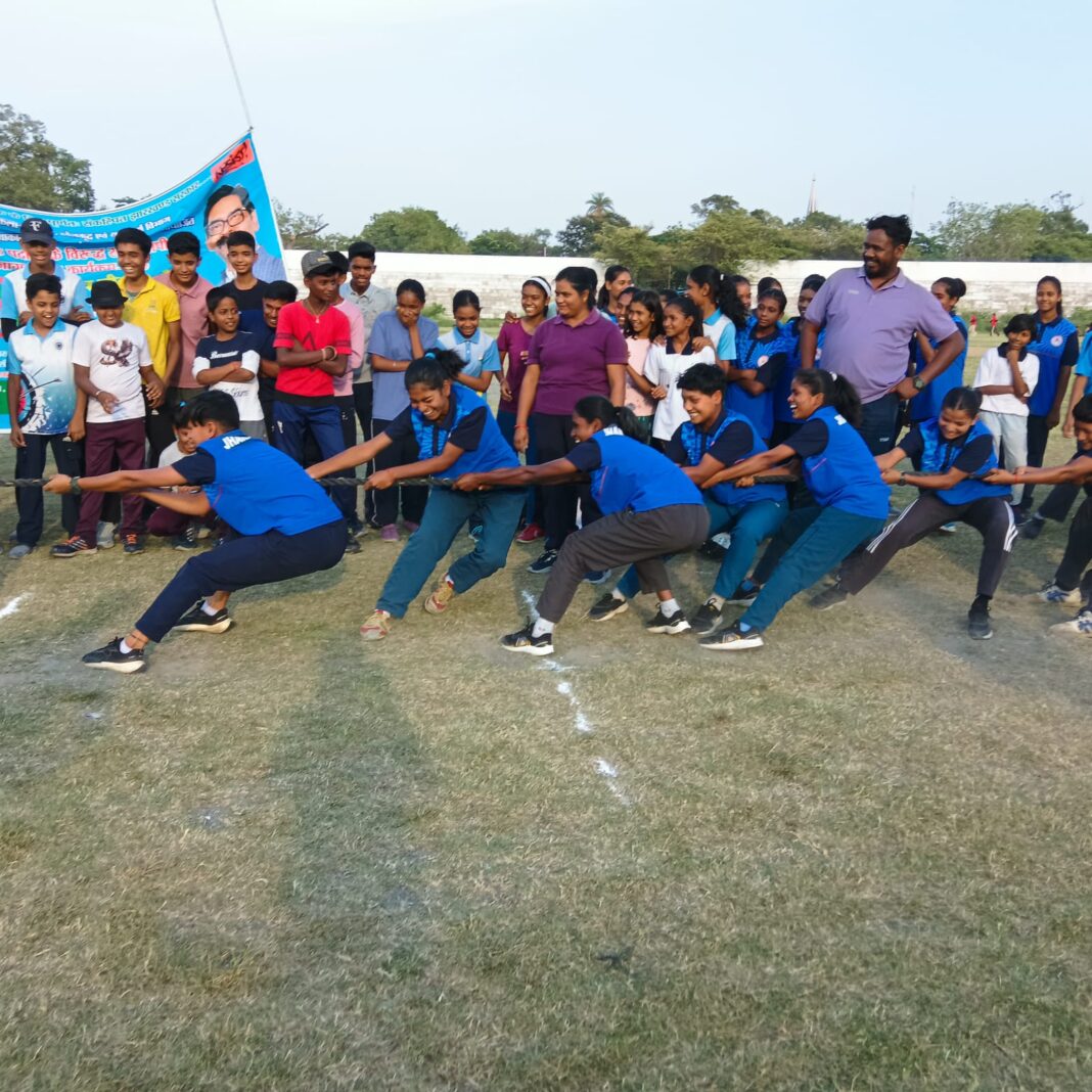 युवाओं की जीत: रस्साकशी प्रतियोगिता में दिखाया दमखम युवाओं की जीत: रस्साकशी प्रतियोगिता में दिखाया दमखम