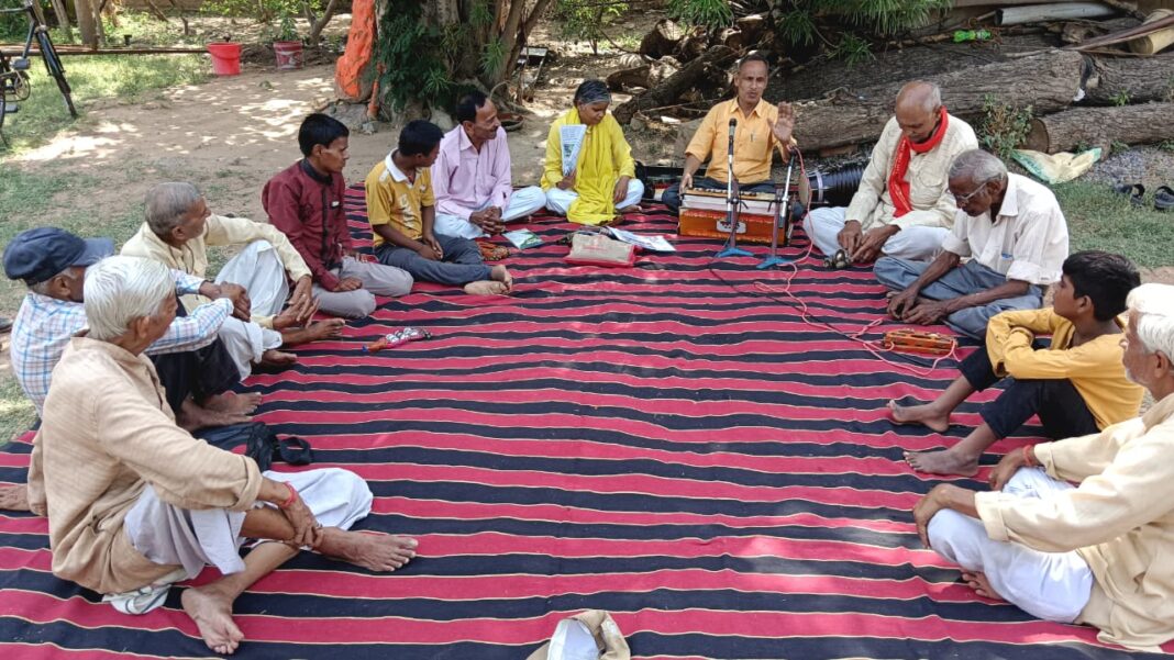 कबीर आश्रम में सत्संग का आयोजन: आध्यात्मिक ज्ञान और शांति का संगम कबीर आश्रम में सत्संग