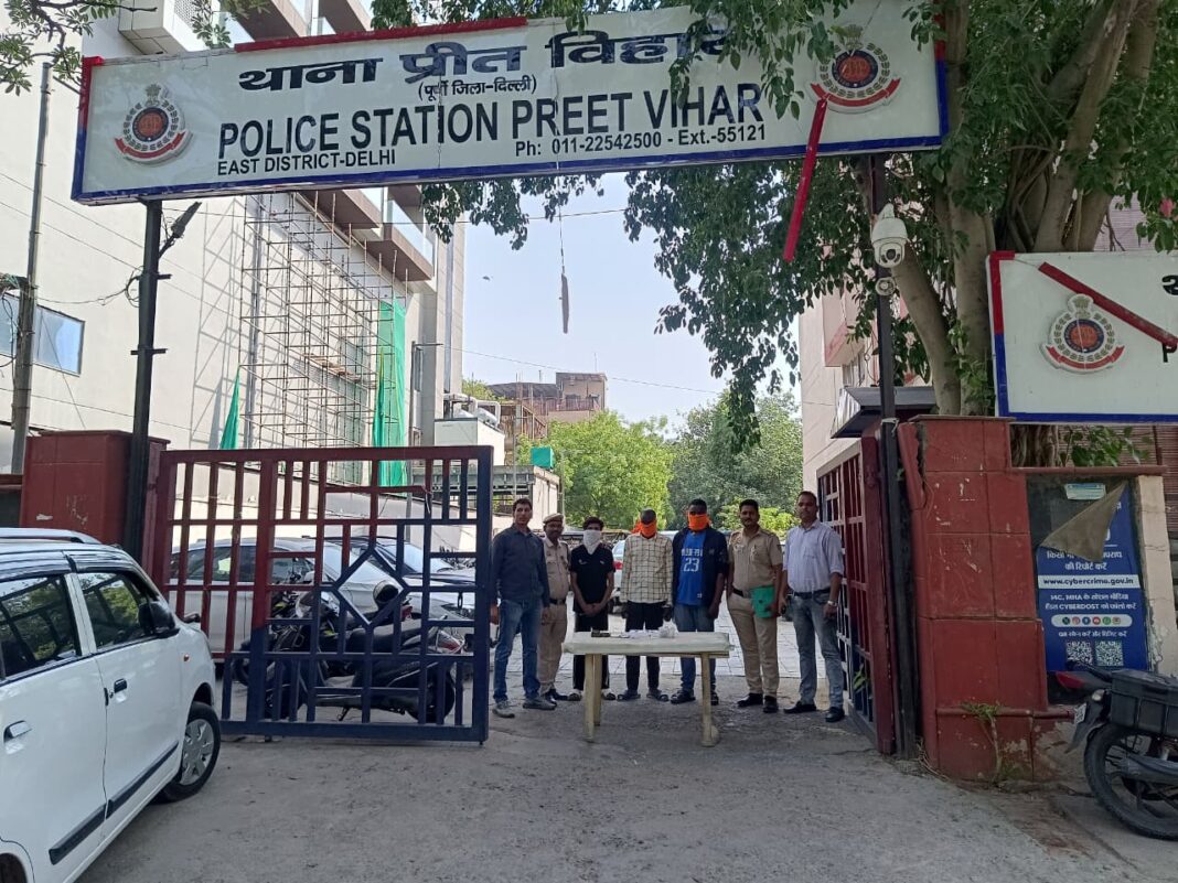 ड्रग्स सप्लाई के मामले में बड़ा खुलासा: आरोपितों की पहचान और गिरफ्तारी की पहली तस्वीरें ड्रग्स सप्लाई मामले में आरोपितों की गिरफ्तारी