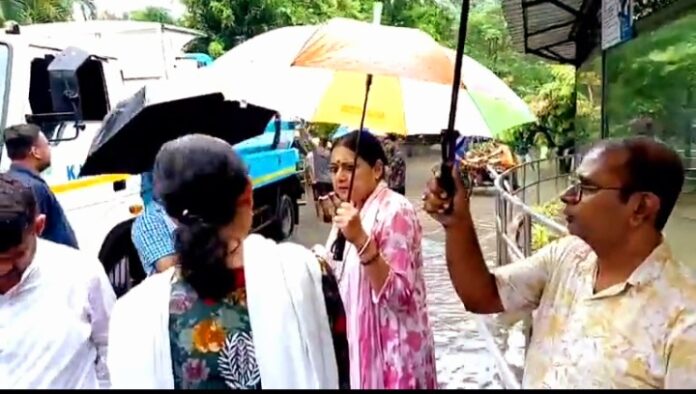 अलीपुर चिड़ियाघर पहुंची मंत्री अग्निमित्र पाल अलीपुर चिड़ियाघर पहुंची मंत्री अग्निमित्र पाल