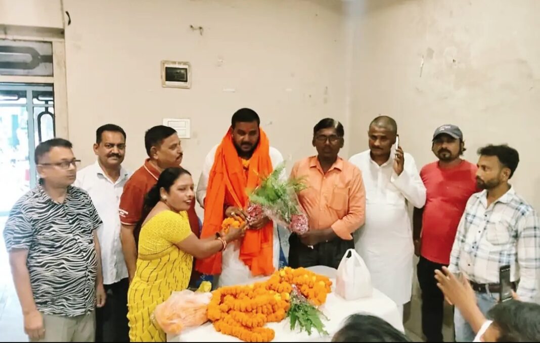 अररिया में नवनिर्वाचित एमएलसी का भव्य स्वागत समारोह अररिया में नवनिर्वाचित एमएलसी का स्वागत