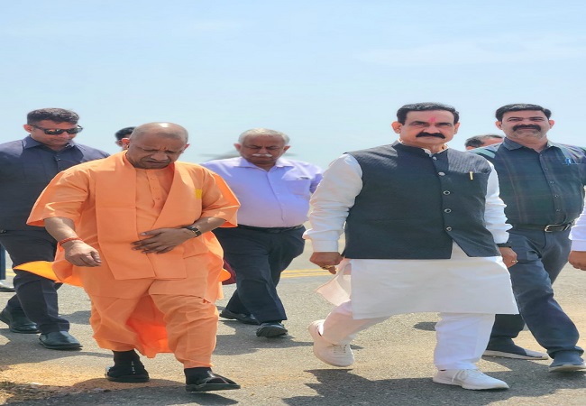 मध्य प्रदेश के पूर्व गृहमंत्री ने मुख्यमंत्री योगी आदित्यनाथ का जोरदार स्वागत किया मध्य प्रदेश के पूर्व गृहमंत्री ने मुख्यमंत्री योगी आदित्यनाथ का जोरदार स्वागत किया