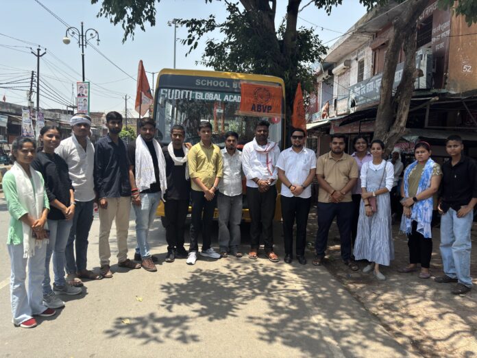 एबीवीपी कार्यकर्ता कानपुर के लिए रवाना