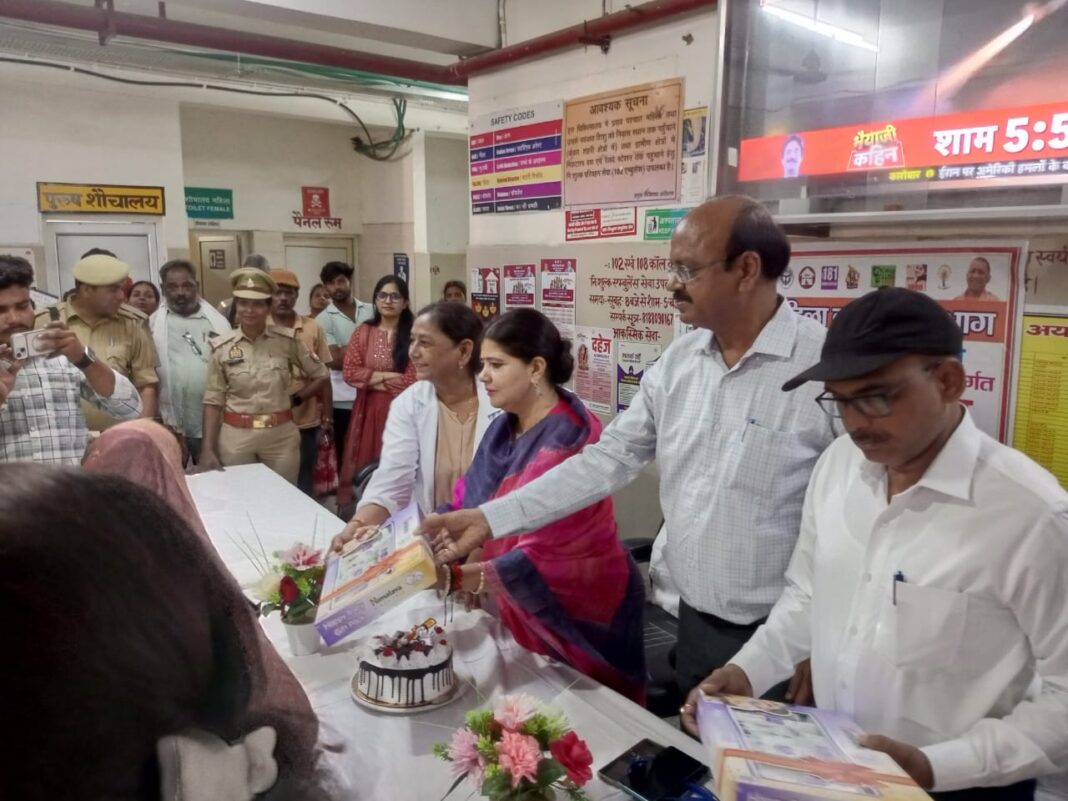 महिलाओं की समस्याएं सुनने पहुंचीं चारू चौधरी! महिला चौपाल में दिए त्वरित समाधान के निर्देश महिलाओं की समस्याएं सुनने पहुंचीं चारू चौधरी! महिला चौपाल में दिए त्वरित समाधान के निर्देश