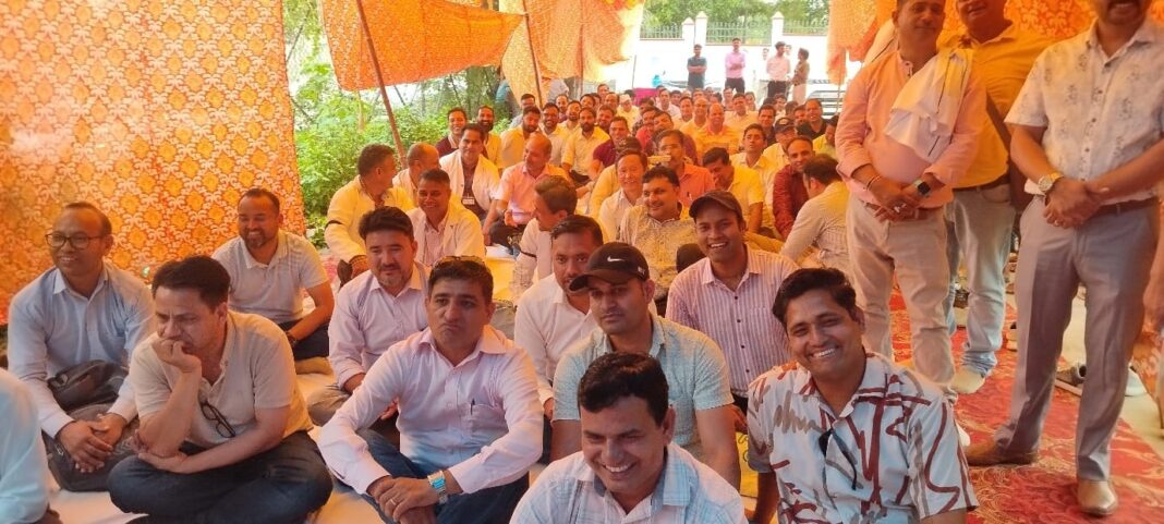 चिकित्सा अधिकारियों का धरना प्रदर्शन