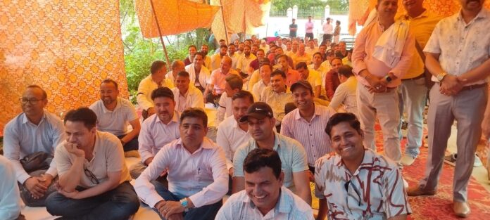 चिकित्सा अधिकारियों का धरना प्रदर्शन
