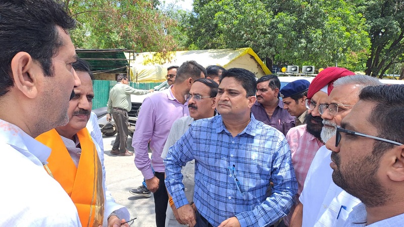 इंदौरः उप मुख्यमंत्री शुक्ल ने एमवाय अस्पताल के निर्माण कार्य का निरीक्षण किया इंदौरः उप मुख्यमंत्री शुक्ल ने एमवाय अस्पताल के निर्माण कार्य का निरीक्षण किया