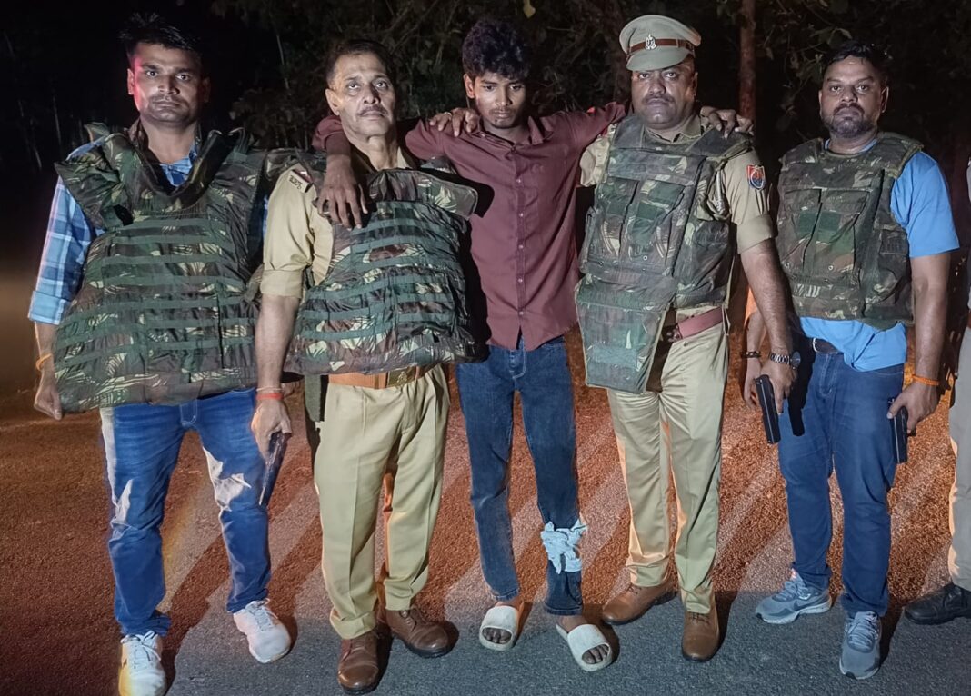 पुलिस की गिरफ्त में आया घायल बदमाश पुलिस ने घायल बदमाश को गिरफ्तार किया