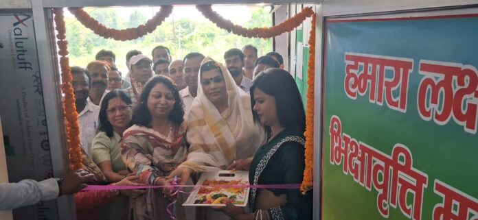 ट्रांसजेंडर कल्याण बोर्ड की श्वेता किन्नर ने गरिमा गृह का फीता काटकर किया उद्घाटन