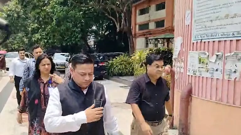 सीबीआई टीम की बड़ी कार्रवाई