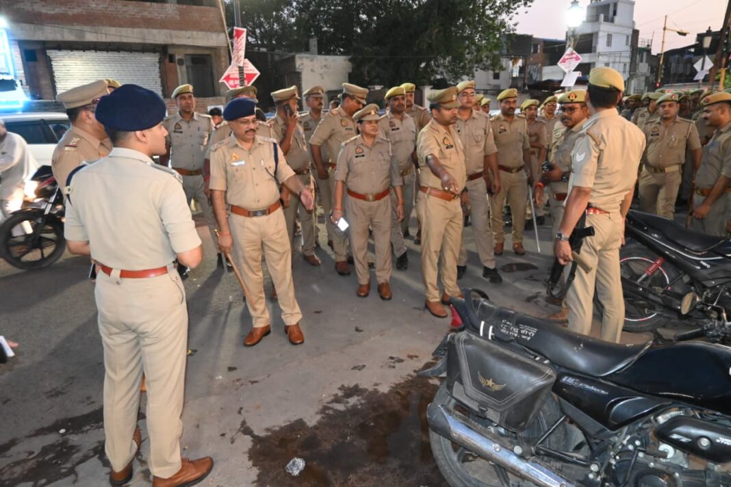 अवैध वस्तुओं की तस्करी में शामिल संदिग्ध वाहन को पुलिस ने किया जब्त पुलिस ने अवैध वस्तुओं की तस्करी में शामिल संदिग्ध वाहन जब्त किया