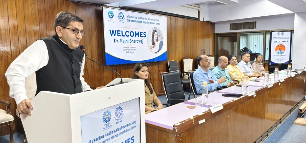स्तन कैंसर जागरूकता के लिए सीएसआईआर-आईआईआईएम जम्मू में विशेष व्याख्यान का आयोजन स्तन कैंसर जागरूकता के लिए सीएसआईआर-आईआईआईएम जम्मू में विशेष व्याख्यान का आयोजन