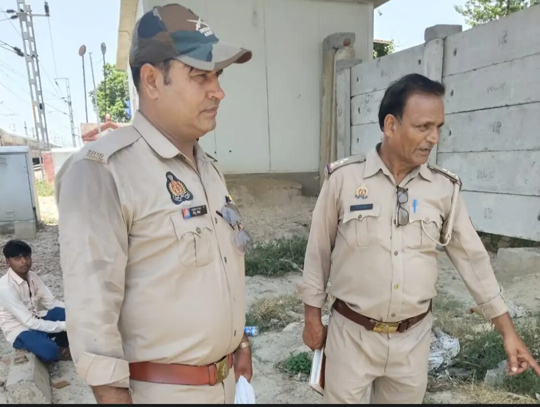 पुलिस ने घटनास्थल पर जांच शुरू की