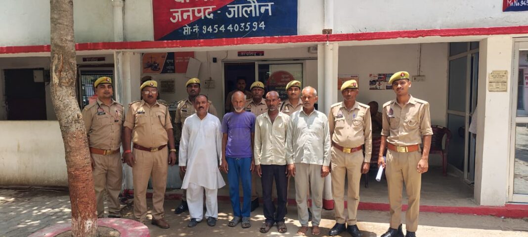 पुलिस ने आरोपी को गिरफ्तार कर लिया – घटना का सुलझ गया है उत्तर प्रदेश में एक दिल दहलाने वाली घटना का सुलझ गया, पुलिस ने आरोपी को गिरफ्तार कर लिया