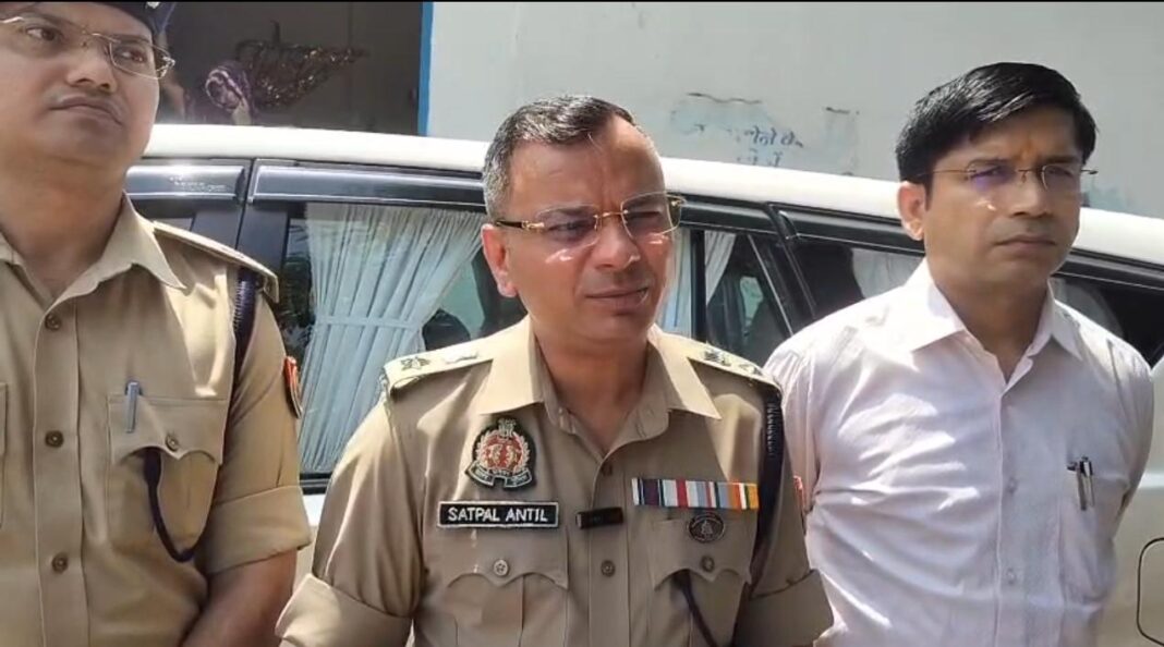 गोबर विवाद में फायरिंग