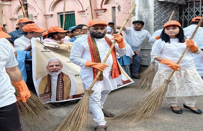 तारकेश्वर में विशेष स्वच्छता अभियान तारकेश्वर में विशेष स्वच्छता अभियान