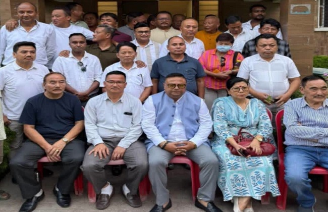 गोरखालैंड टेरिटोरियल एडमिनिस्ट्रेशन (जीटीए) के नेतागण गोरखालैंड टेरिटोरियल एडमिनिस्ट्रेशन (जीटीए) के नेतागण