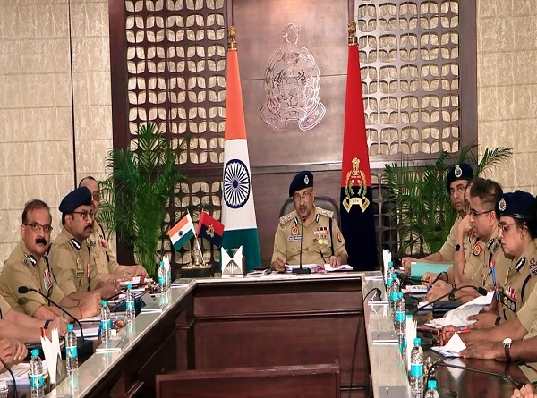 उत्तर प्रदेश के पुलिस महानिदेशक राजीव कुमार ने आनलाइन मीटिंग के माध्यम से पुलिस अधिकारियों को दिए निर्देश उत्तर प्रदेश के पुलिस महानिदेशक राजीव कुमार ने आनलाइन मीटिंग के माध्यम से पुलिस अधिकारियों को दिए निर्देश