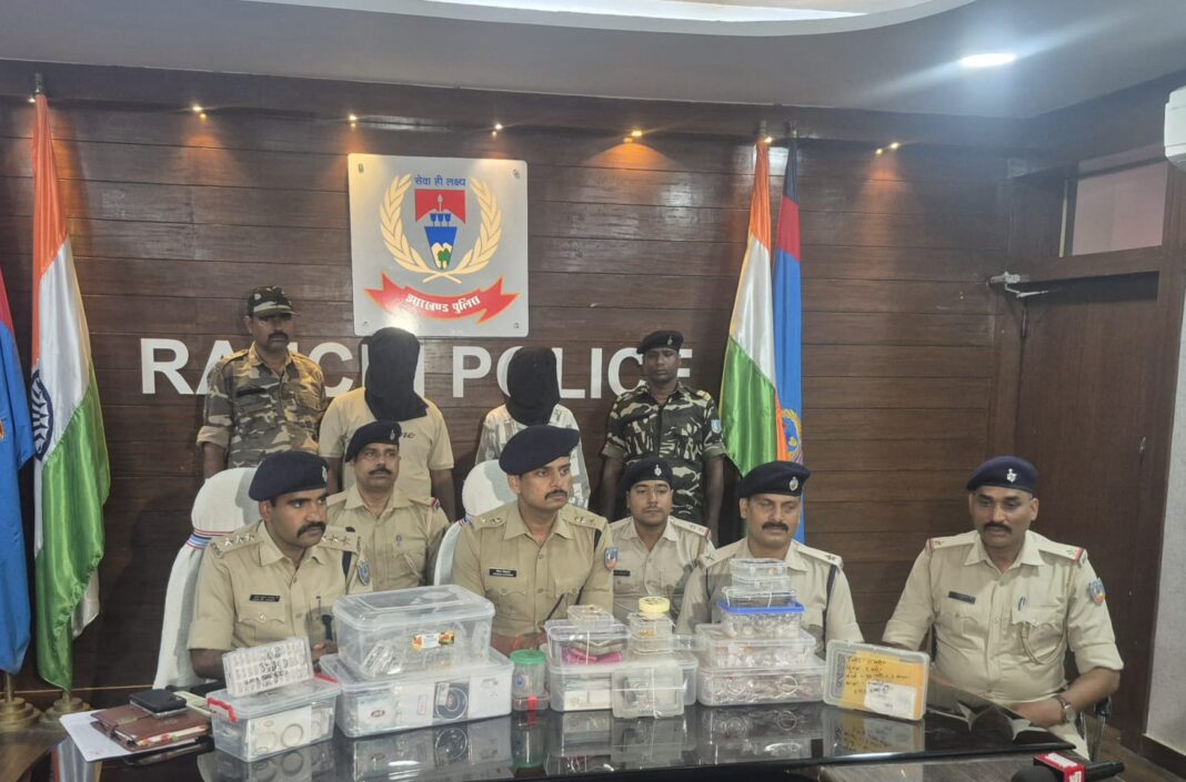 ग्रामीण क्षेत्रों में पुलिस की नई पहल: जानकारी देते ग्रामीण एसपी ग्रामीण क्षेत्रों में पुलिस की नई पहल: जानकारी देते ग्रामीण एसपी