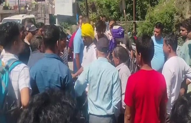 निहंग सिख तीर्थयात्रियों और स्थानीय निवासियों के बीच विवाद का केंद्र बना समुदाय। निहंग सिख तीर्थयात्री