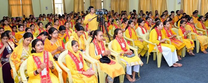 बालिका शक्ति: युवा प्रतिभागी