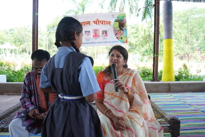 डॉ. वर्णिका शर्मा ने सारंगढ़-बिलाईगढ़ जिले के ग्राम भीखमपुरा में किया दौरा