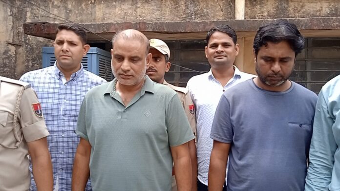 नकबजन सतपाल फौजी और उसके साथी को पुलिस ने किया गिरफ्तार नकबजन सतपाल फौजी और उसके साथी को पुलिस ने किया गिरफ्तार