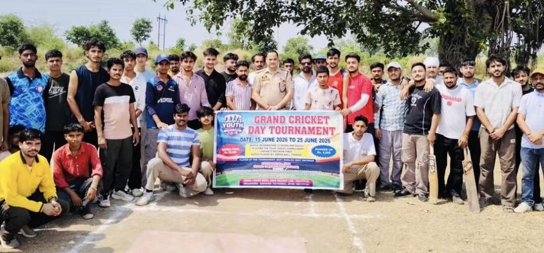 कठुआ में टेनिस बॉल क्रिकेट टूर्नामेंट का आगाज, एसपी (ऑपरेशन्स) बृजेश शर्मा ने किया उद्घाटन। कठुआ में टेनिस बॉल क्रिकेट टूर्नामेंट