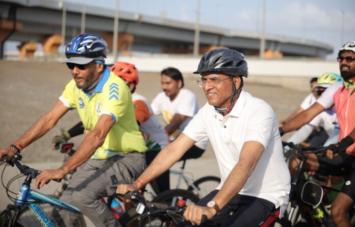 केंद्रीय मंत्री डॉ. मनसुख मांडविया ने साइक्लोथॉन में ली भागीदारी, सेहत और फिटनेस को बढ़ावा देने का दिया संदेश