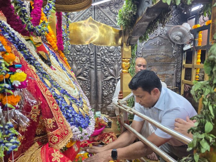 वाराणसी जोन के एडीजी पियूष मोर्डिया ने मां विंध्यवासिनी के दर्शन किए वाराणसी जोन के एडीजी पियूष मोर्डिया ने मां विंध्यवासिनी के दर्शन किए