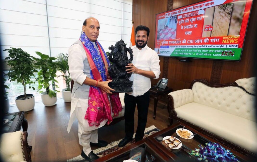 तेलंगाना के मुख्यमंत्री रेवंत रेड्डी की रक्षा मंत्री राजनाथ सिंह से उच्चस्तरीय मुलाकात तेलंगाना के मुख्यमंत्री रेवंत रेड्डी की रक्षा मंत्री राजनाथ सिंह से उच्चस्तरीय मुलाकात