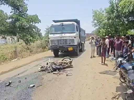 हाईवा की भीषण टक्कर: बाइक सवार युवक की दर्दनाक मौत हाईवा की भीषण टक्कर: बाइक सवार युवक की दर्दनाक मौत