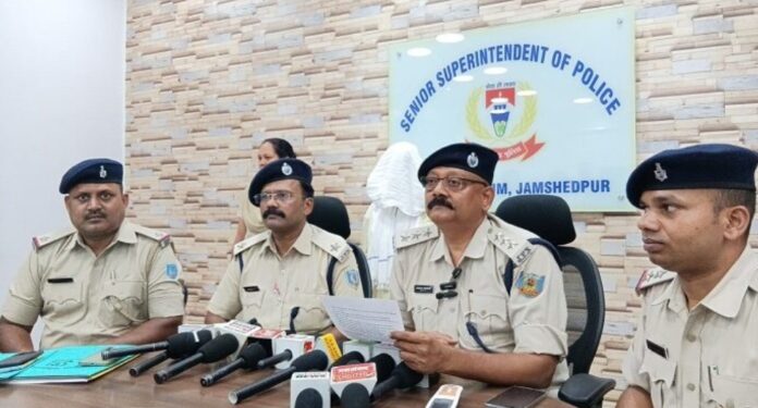 पुलिस ने किया बड़ा खुलासा, गिरफ्तार आरोपी की जानकारी सार्वजनिक पुलिस ने किया बड़ा खुलासा, गिरफ्तार आरोपी की जानकारी सार्वजनिक