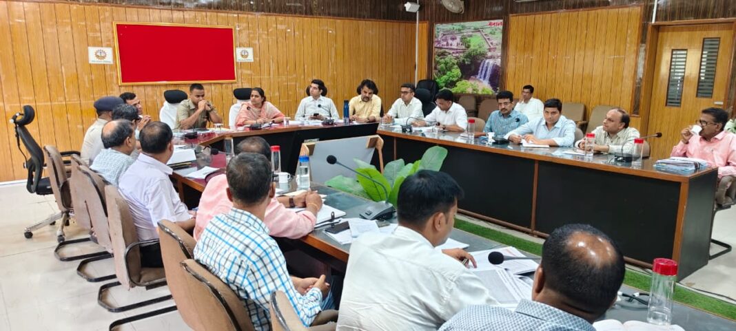चित्तौड़गढ़ जिला कलक्टर की अधिकारियों के साथ महत्वपूर्ण बैठक, जानें क्या रहा एजेंडा। चित्तौड़गढ़ जिला कलक्टर की अधिकारियों के साथ महत्वपूर्ण बैठक, जानें क्या रहा एजेंडा।
