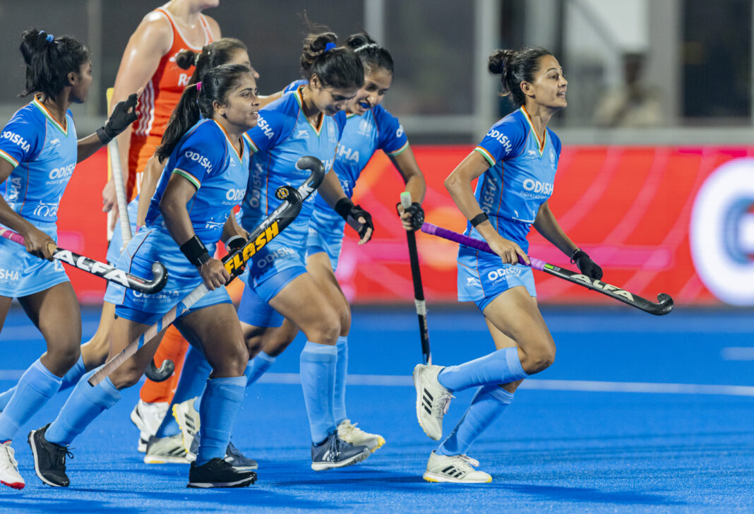 भारतीय महिला क्रिकेट टीम: जानें खिलाड़ियों के नाम और उनकी अद्भुत प्रतिभा भारतीय महिला क्रिकेट टीम: जानें खिलाड़ियों के नाम और उनकी अद्भुत प्रतिभा