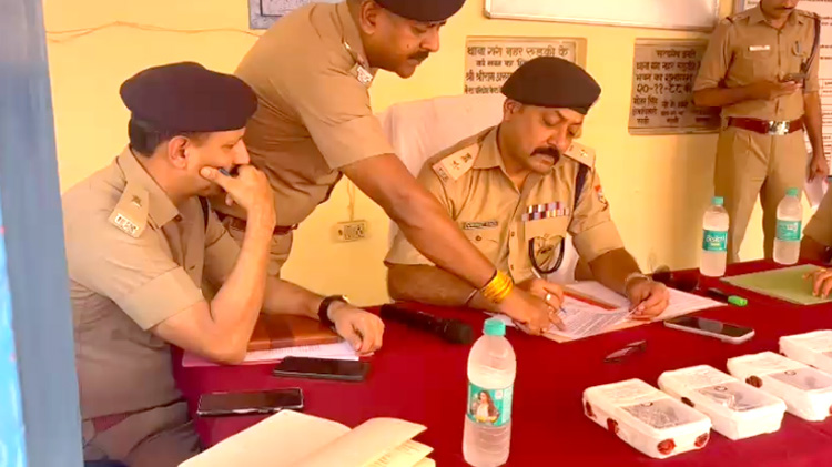 हरिद्वार पुलिस का बड़ा एक्शन! 11 चोरी के वाहन बरामद, दो शातिर चोर गिरफ्तार हरिद्वार पुलिस का बड़ा एक्शन! 11 चोरी के वाहन बरामद, दो शातिर चोर गिरफ्तार