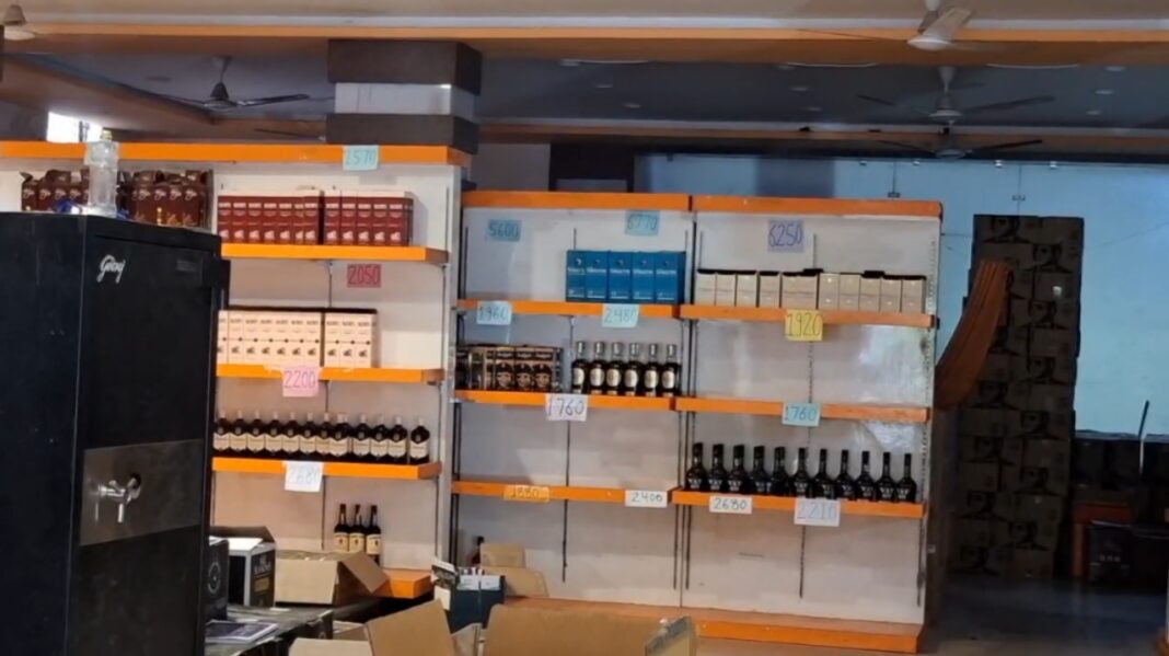 विलासिता की दुनिया: प्रीमियम शराब का आकर्षण प्रीमियम शराब की बोतलें