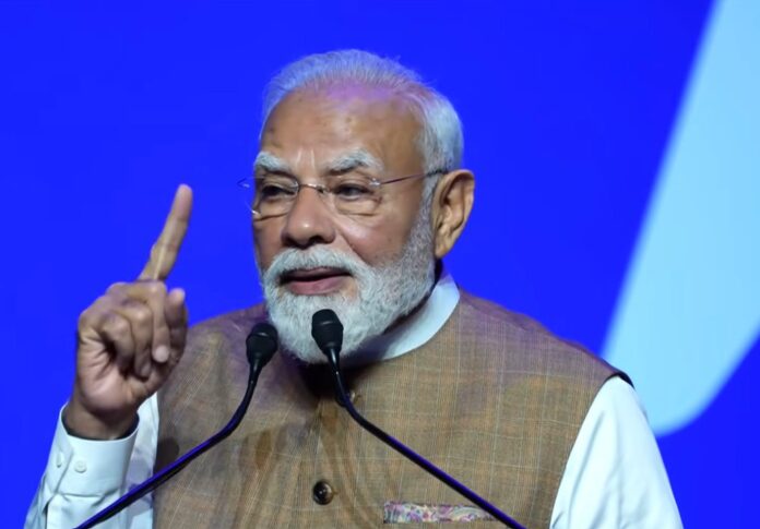 पेरिस में प्रधानमंत्री मोदी का भारतीय समुदाय को संबोधन: एक नई दिशा की ओर
